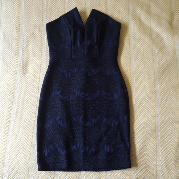 Black Lace on Navy - Foreign Exchange - Picture 1 of 9